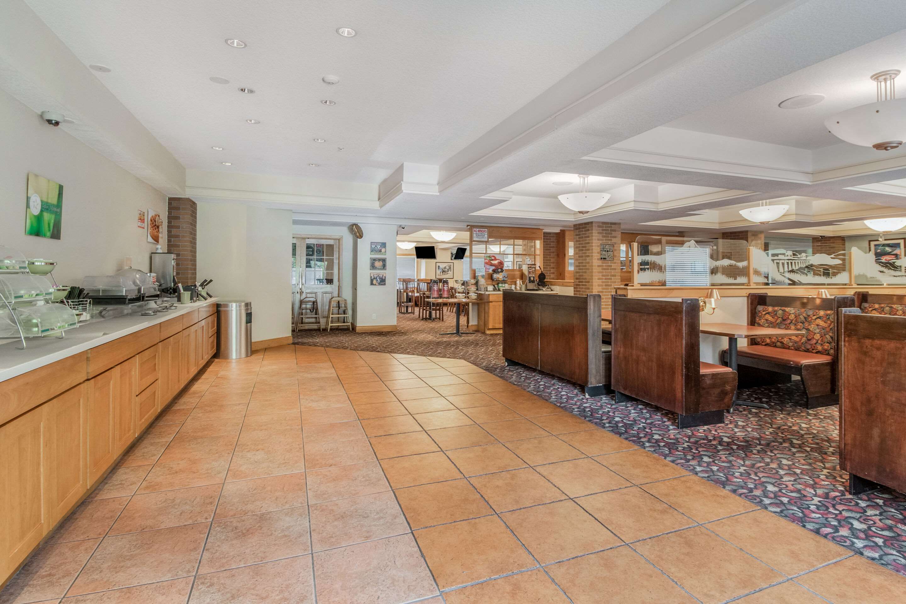 Spacious breakfast area | Quality Inn