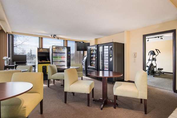 Amenities - Rodeway Inn & Suites Jantzen Beach Portland - I-5, Exit 308