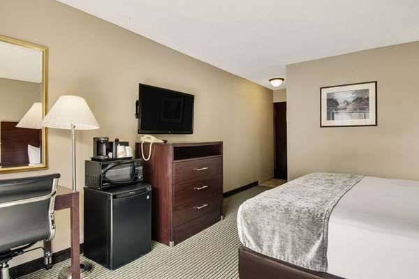  - Rodeway Inn & Suites Jantzen Beach Portland - I-5, Exit 308