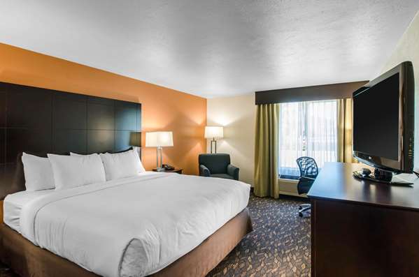  - Comfort Inn & Suites Ashland - I-5, Exit 19