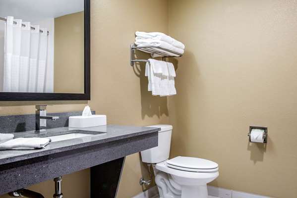  - Comfort Inn & Suites Ashland - I-5, Exit 19