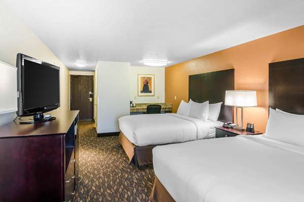  - Comfort Inn & Suites Ashland - I-5, Exit 19