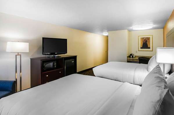  - Comfort Inn & Suites Ashland - I-5, Exit 19