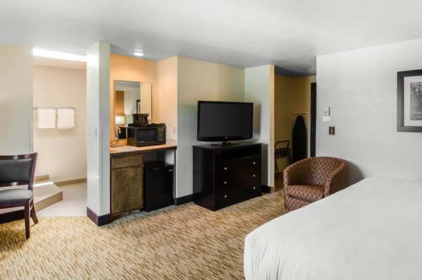 Suite - Comfort Inn & Suites Ashland - I-5, Exit 19