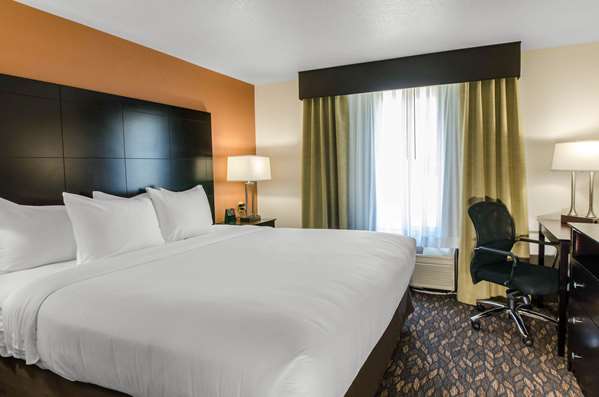 Suite - Comfort Inn & Suites Ashland - I-5, Exit 19