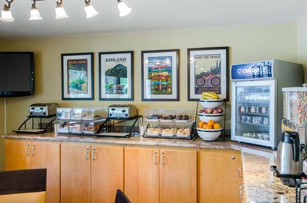 Amenities - Comfort Inn & Suites Ashland - I-5, Exit 19