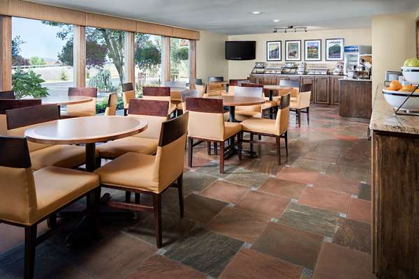 Amenities - Comfort Inn & Suites Ashland - I-5, Exit 19