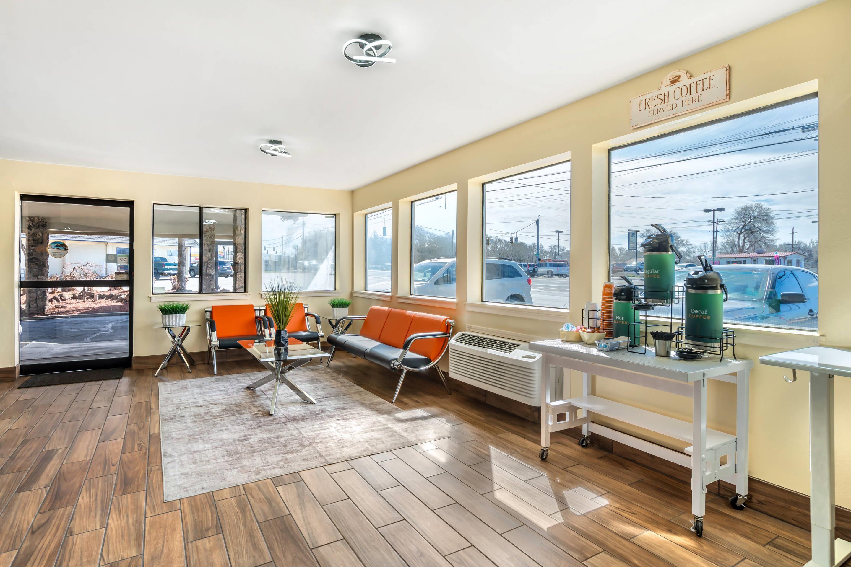 Hotel lobby | Quality Inn Klamath Falls - Crater Lake Gateway
