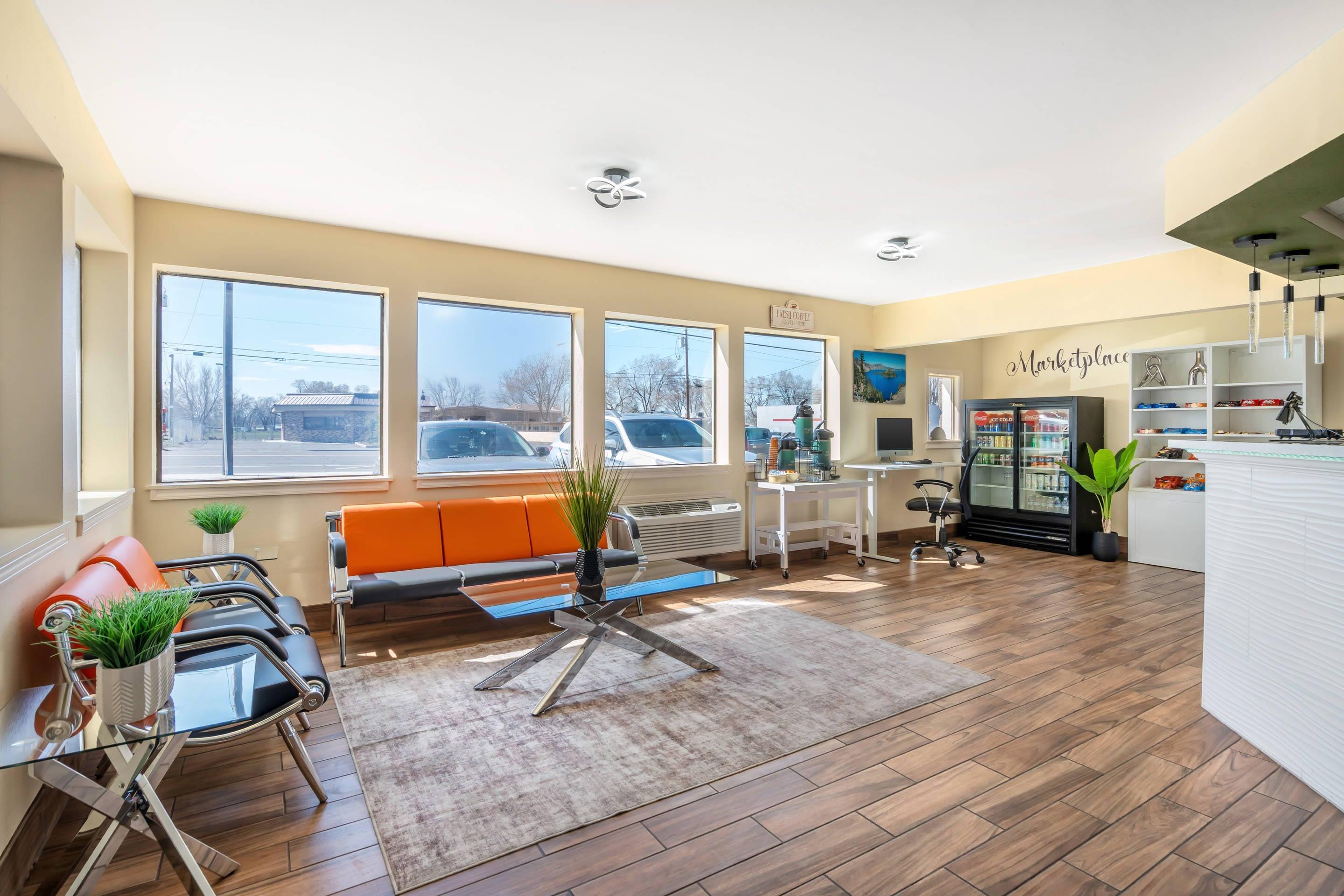 Hotel lobby | Quality Inn Klamath Falls - Crater Lake Gateway
