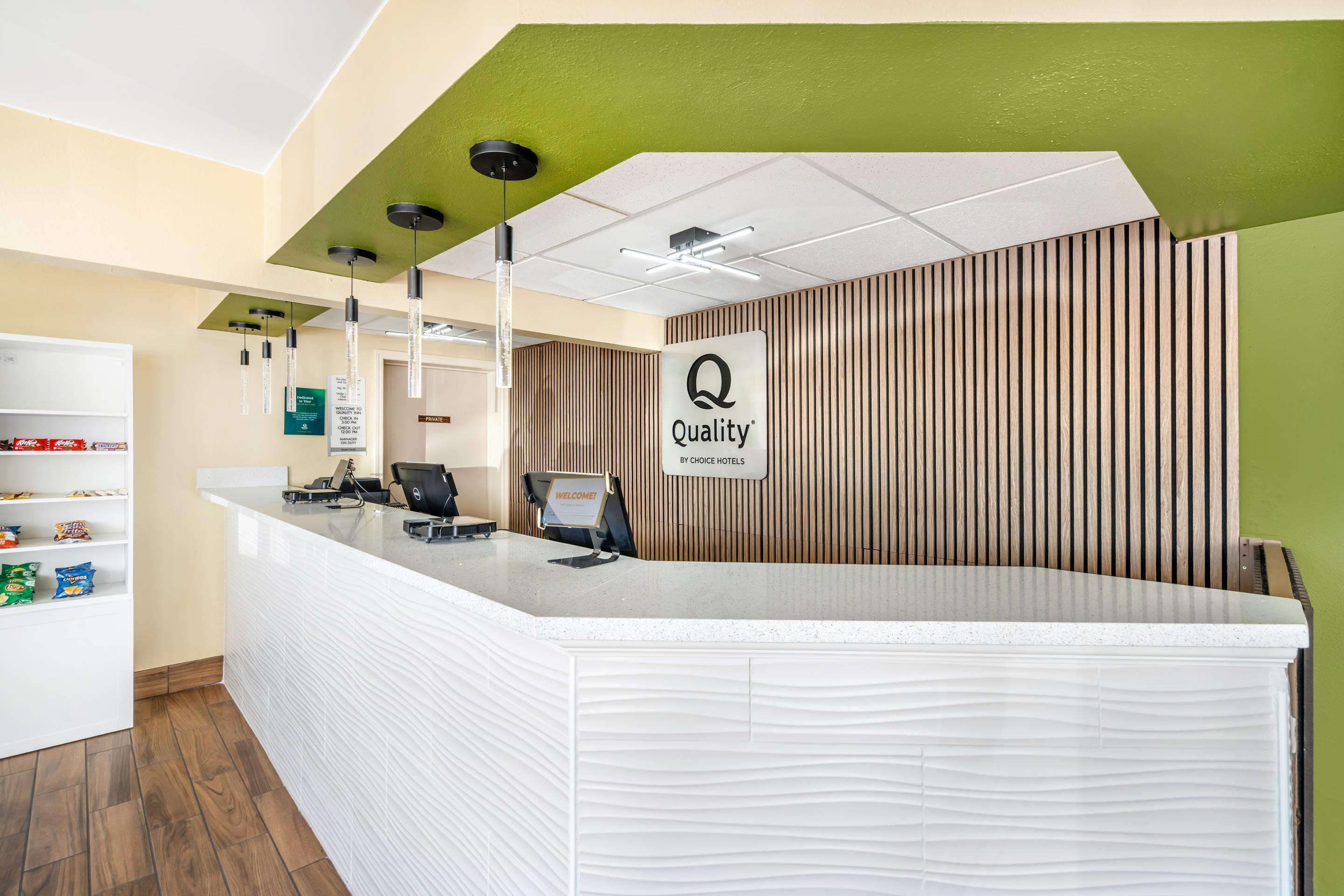 Hotel lobby | Quality Inn Klamath Falls - Crater Lake Gateway