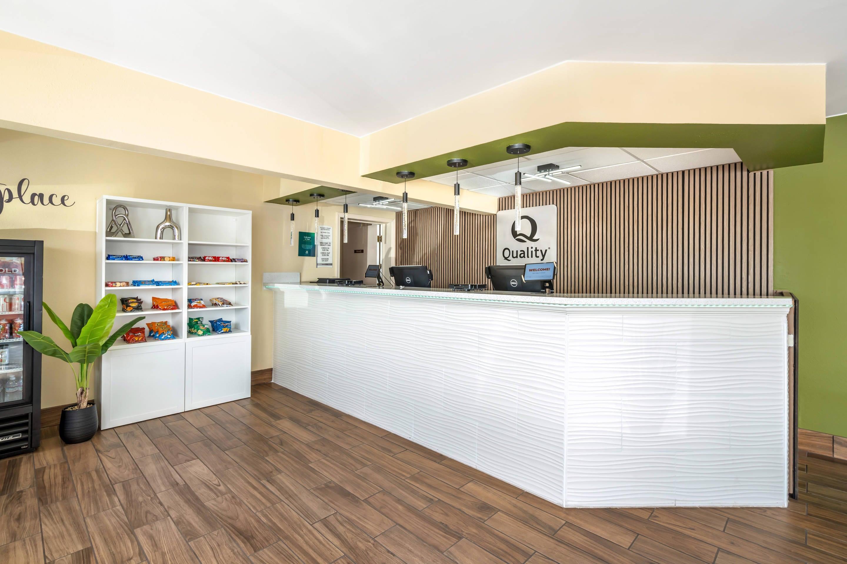 Hotel lobby | Quality Inn Klamath Falls - Crater Lake Gateway