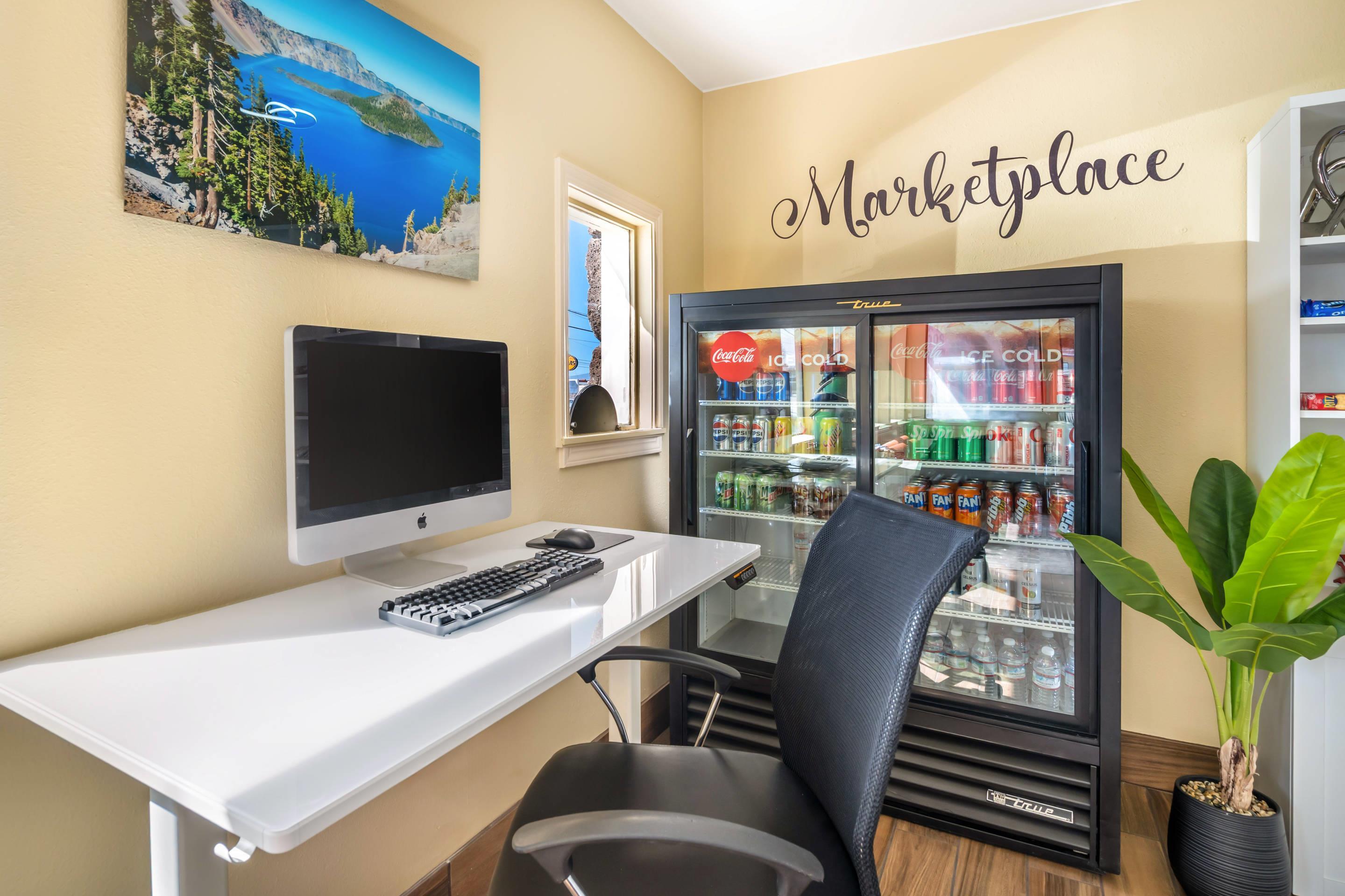 Computer in the lobby | Quality Inn Klamath Falls - Crater Lake Gateway