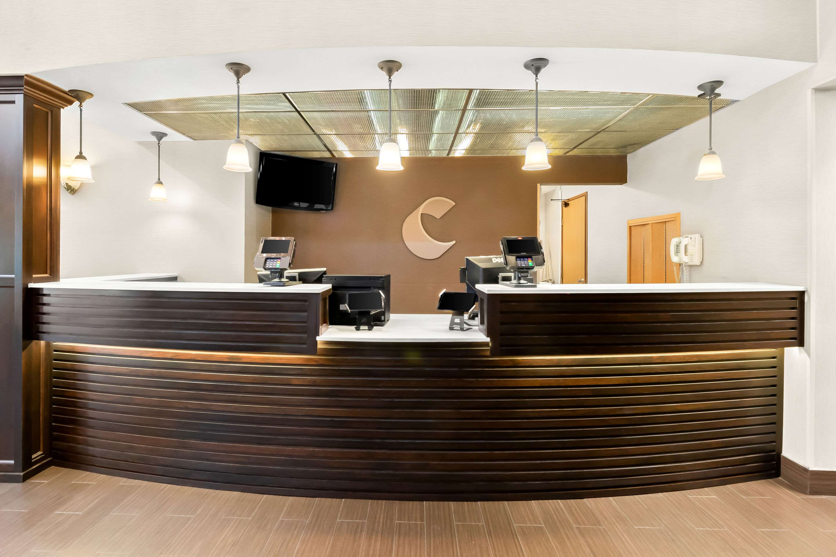 Hotel lobby | Comfort Suites Portland Airport