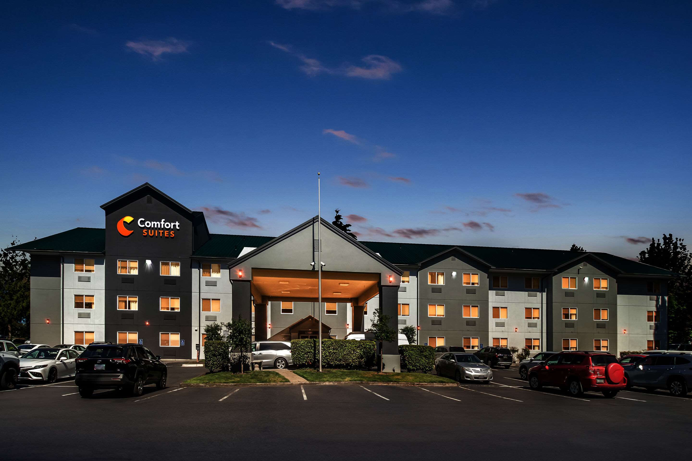 Hotel exterior | Comfort Suites Portland Airport