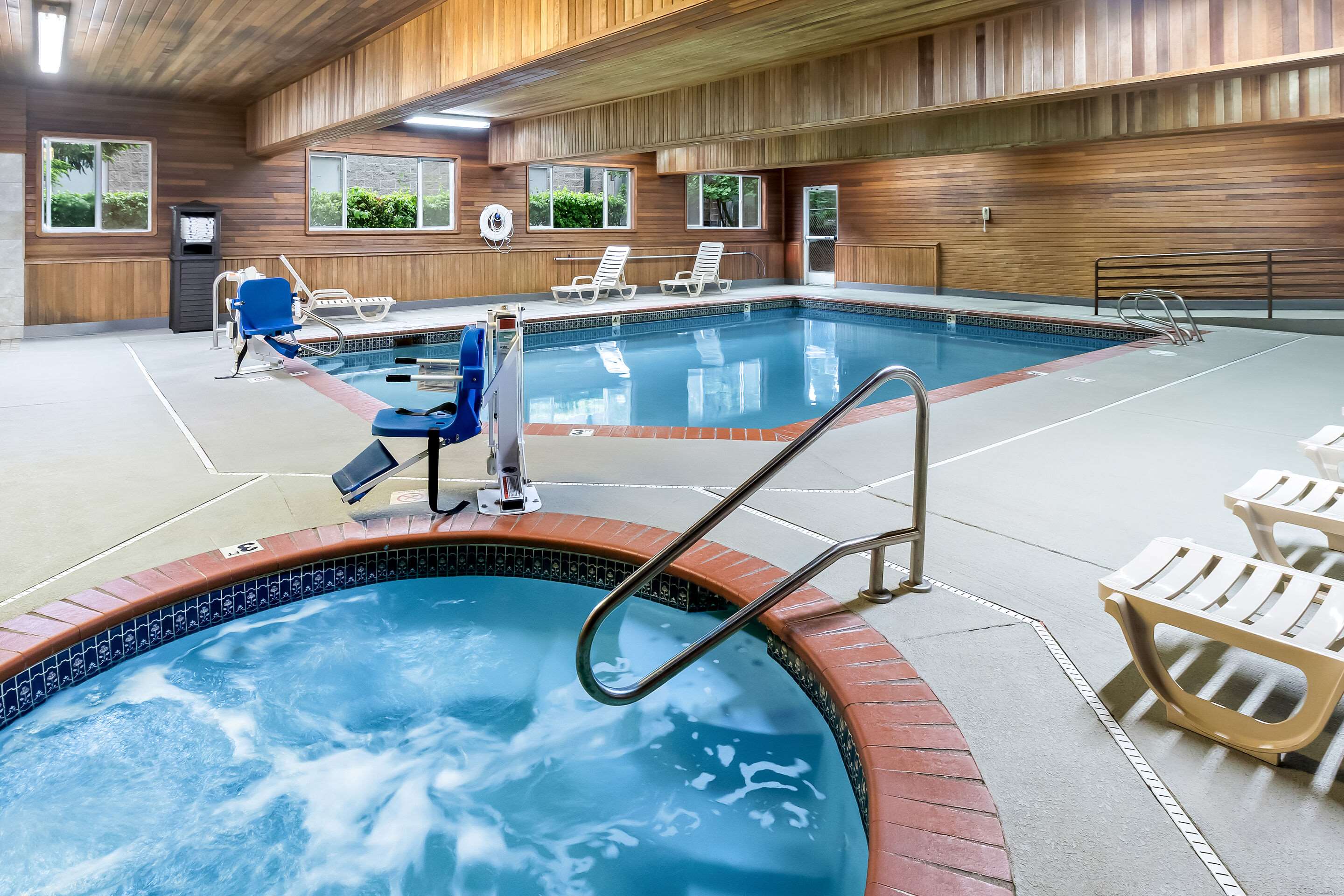 Indoor pool with hot tub | Comfort Suites Portland Airport