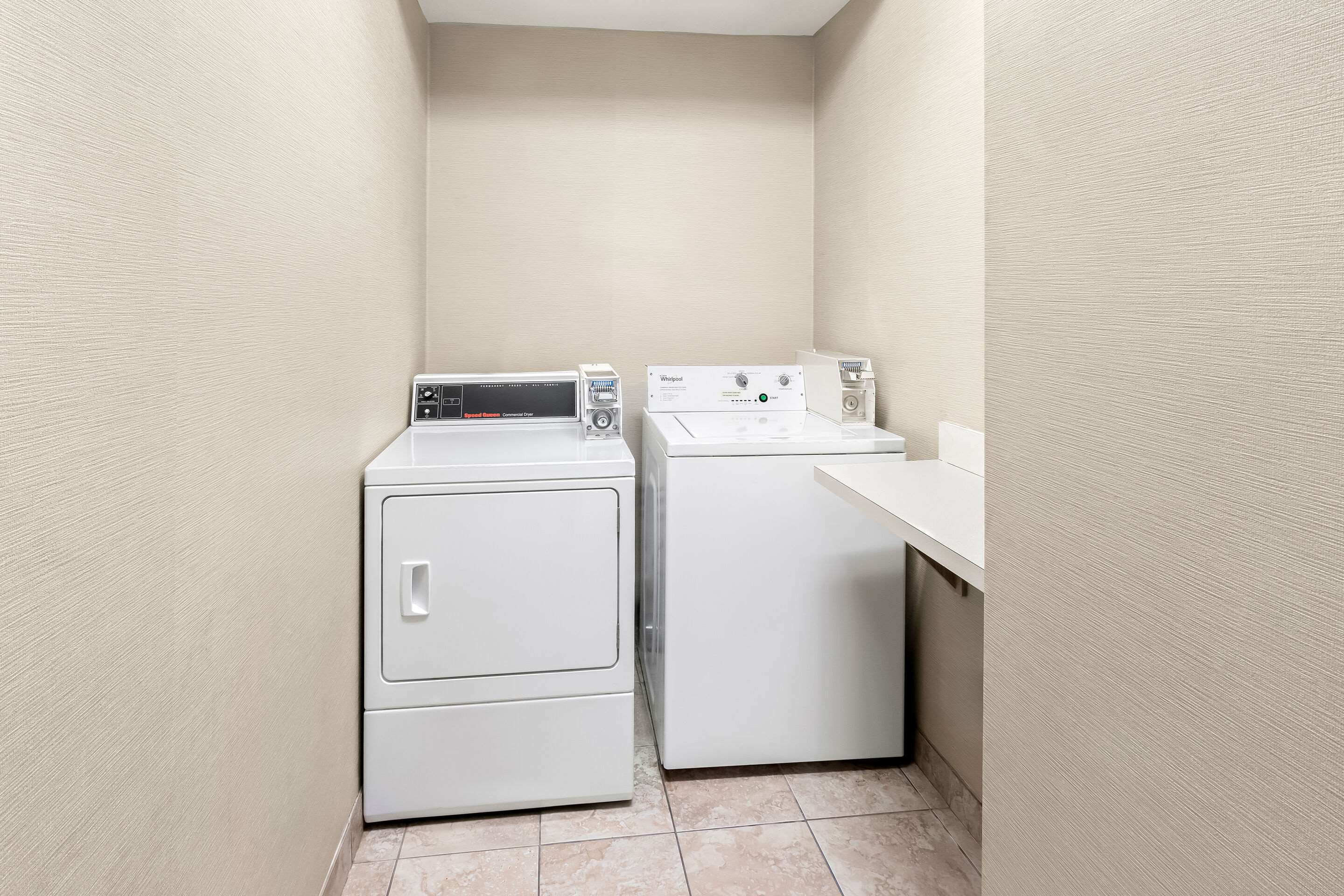 Guest laundry facilities | Comfort Suites Portland Airport