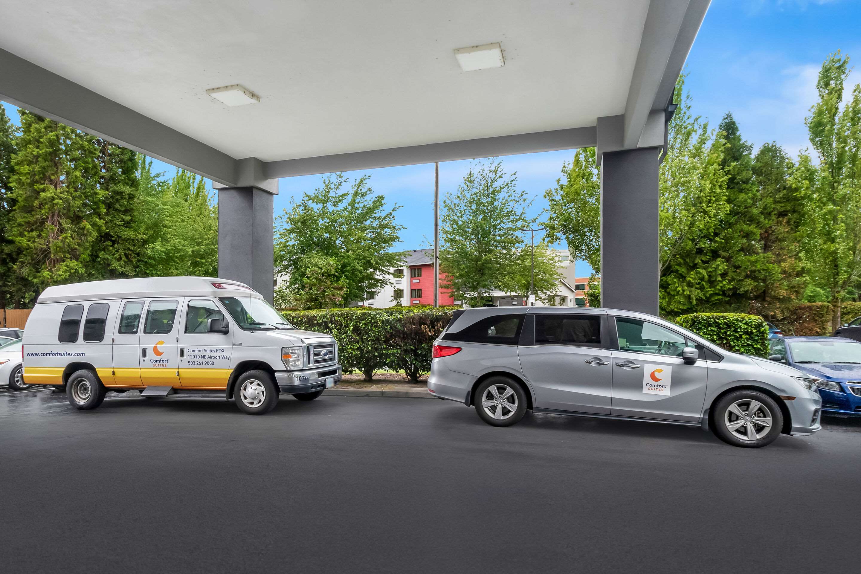 Hotel shuttle | Comfort Suites Portland Airport
