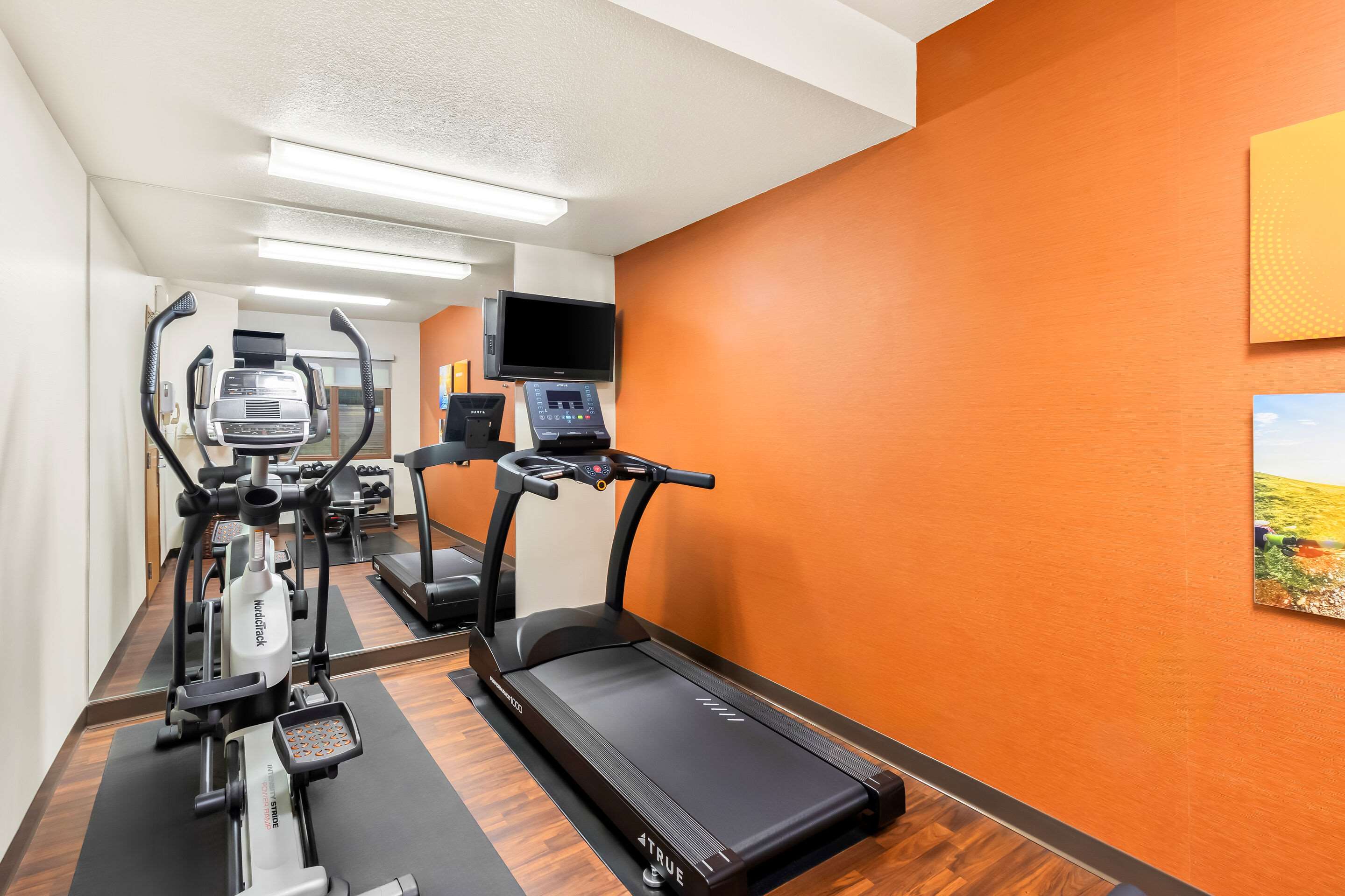 Exercise room | Comfort Suites Portland Airport