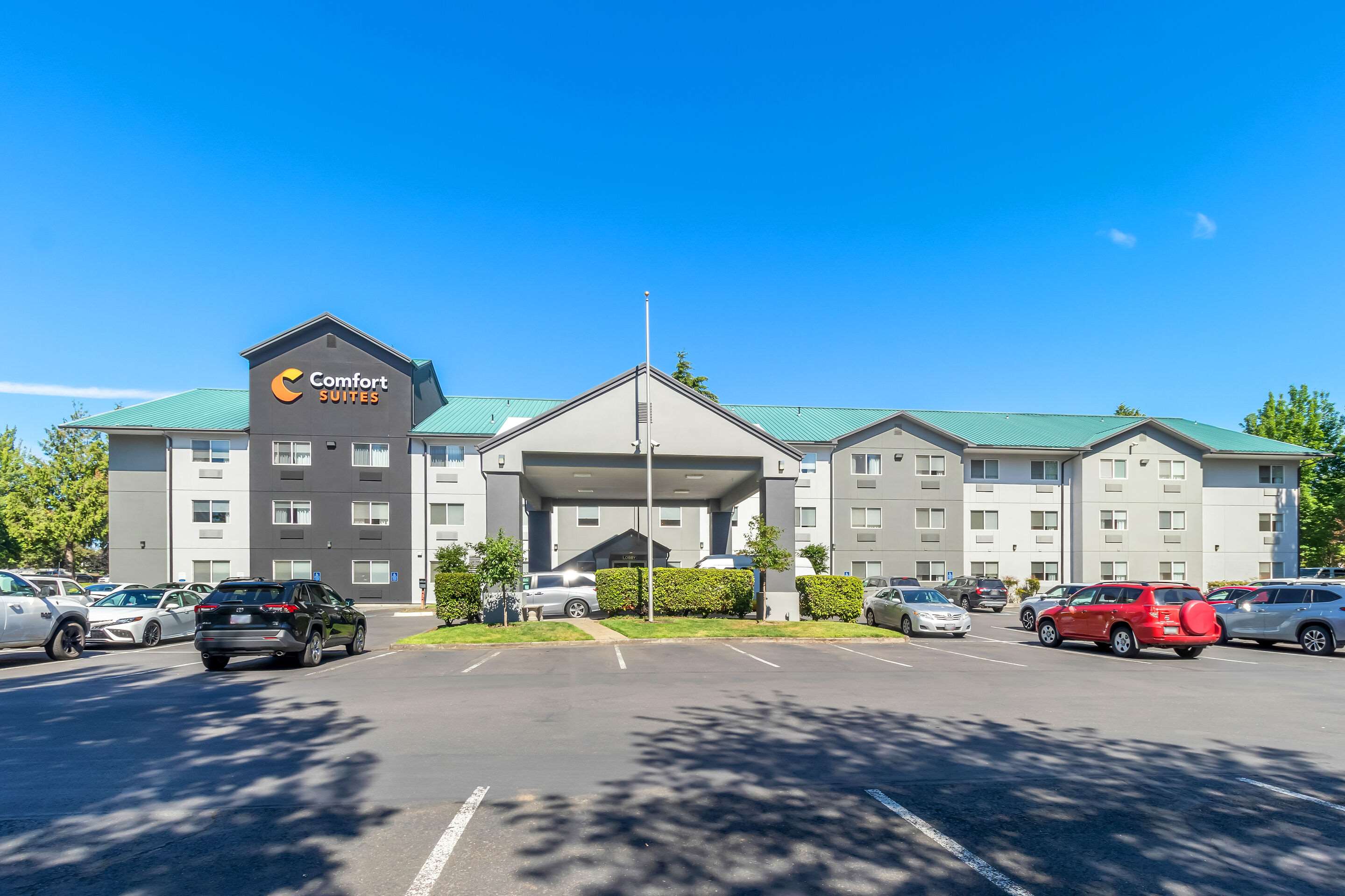 Hotel exterior | Comfort Suites Portland Airport