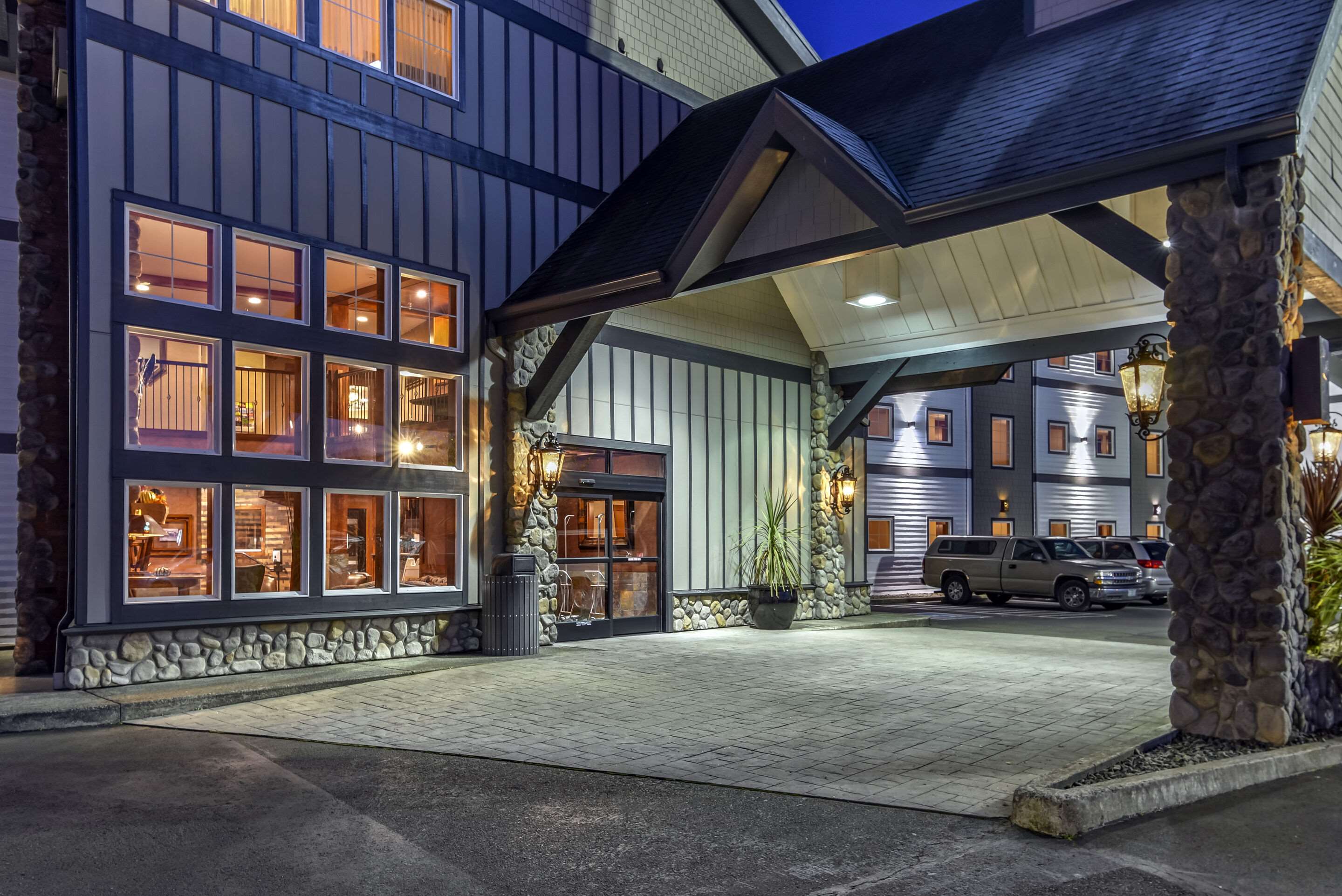 Hotel entrance | Kathryn Riverfront Inn, an Ascend Collection Hotel