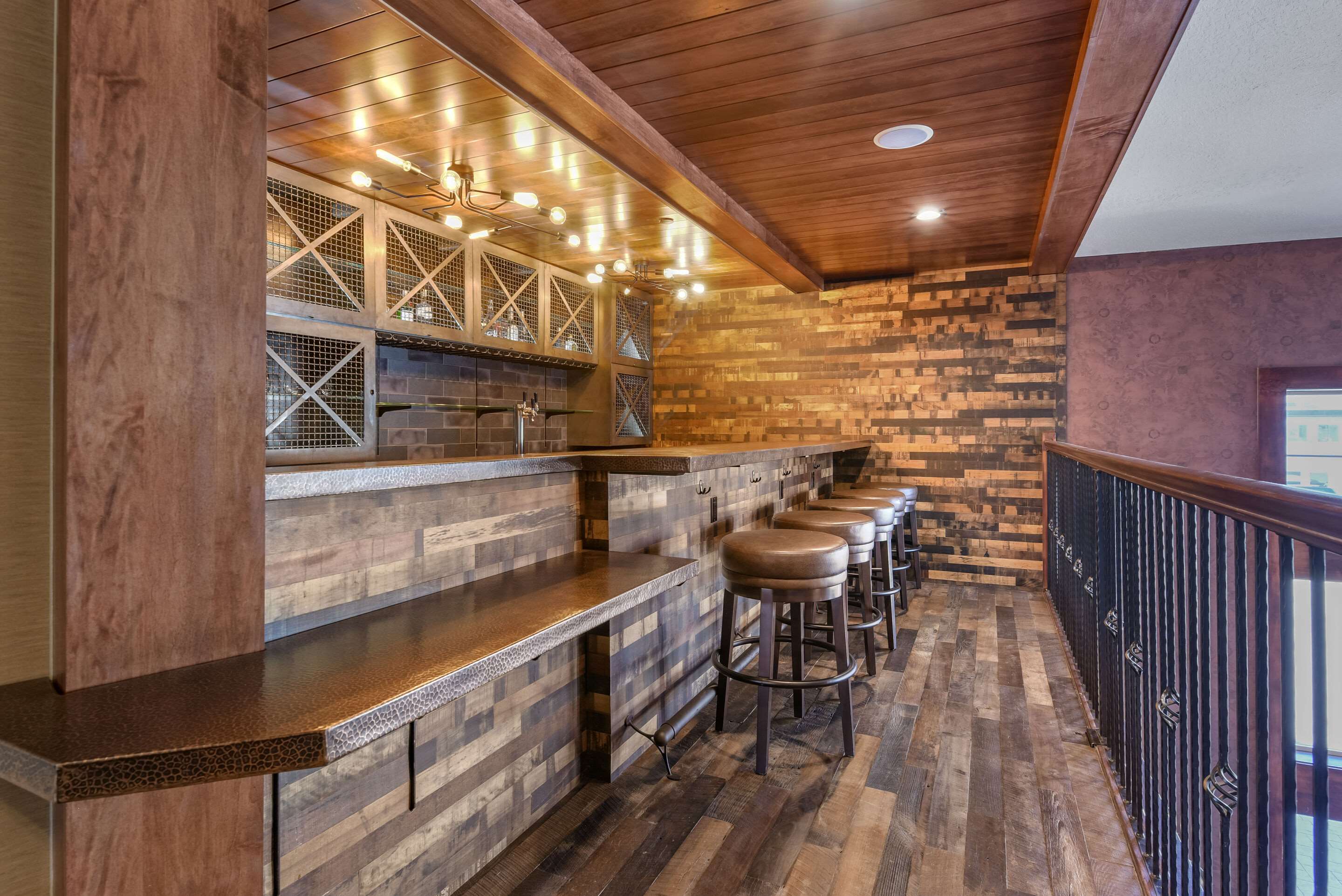 Hotel bar | Kathryn Riverfront Inn, an Ascend Collection Hotel