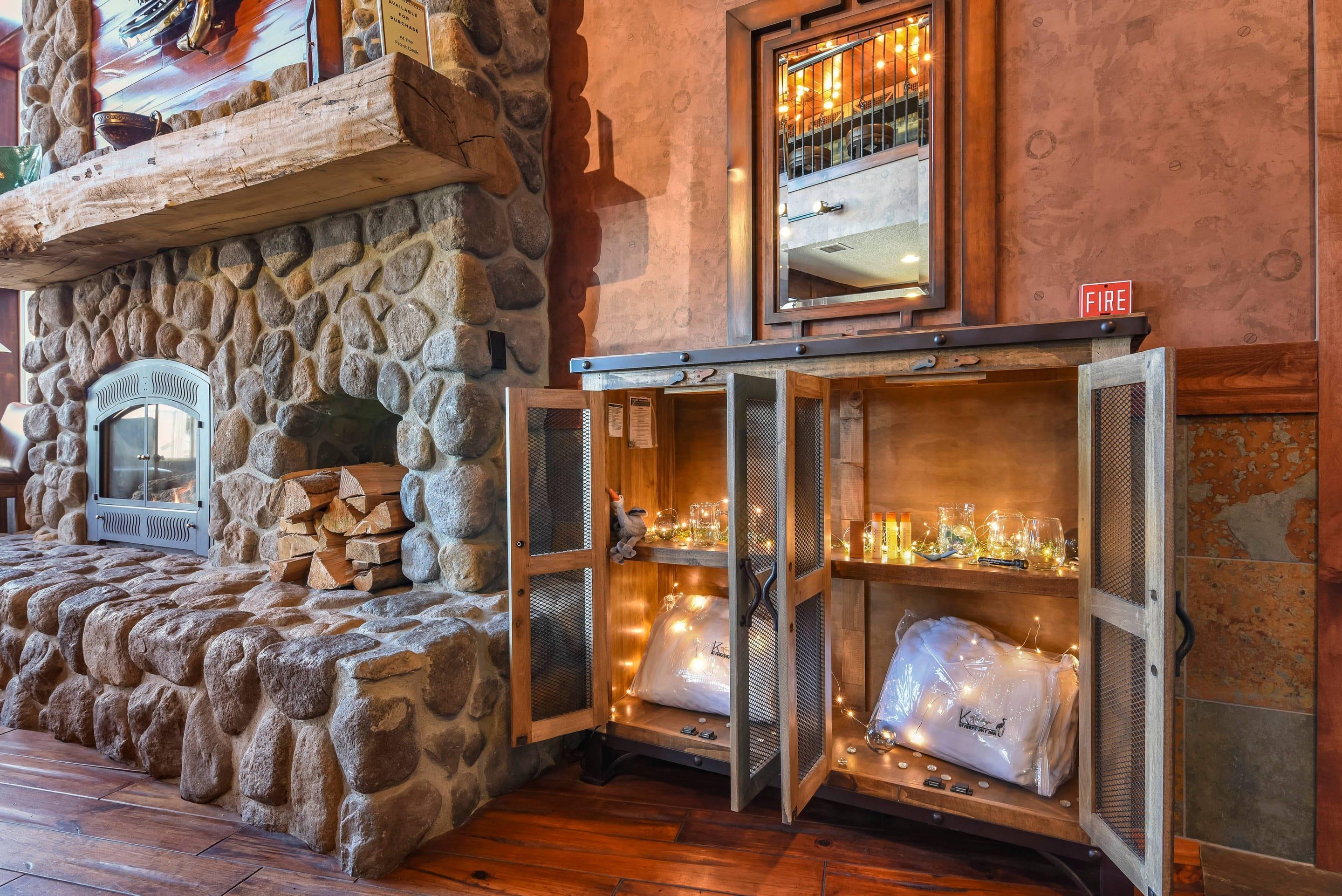 Hotel marketplace | Kathryn Riverfront Inn, an Ascend Collection Hotel