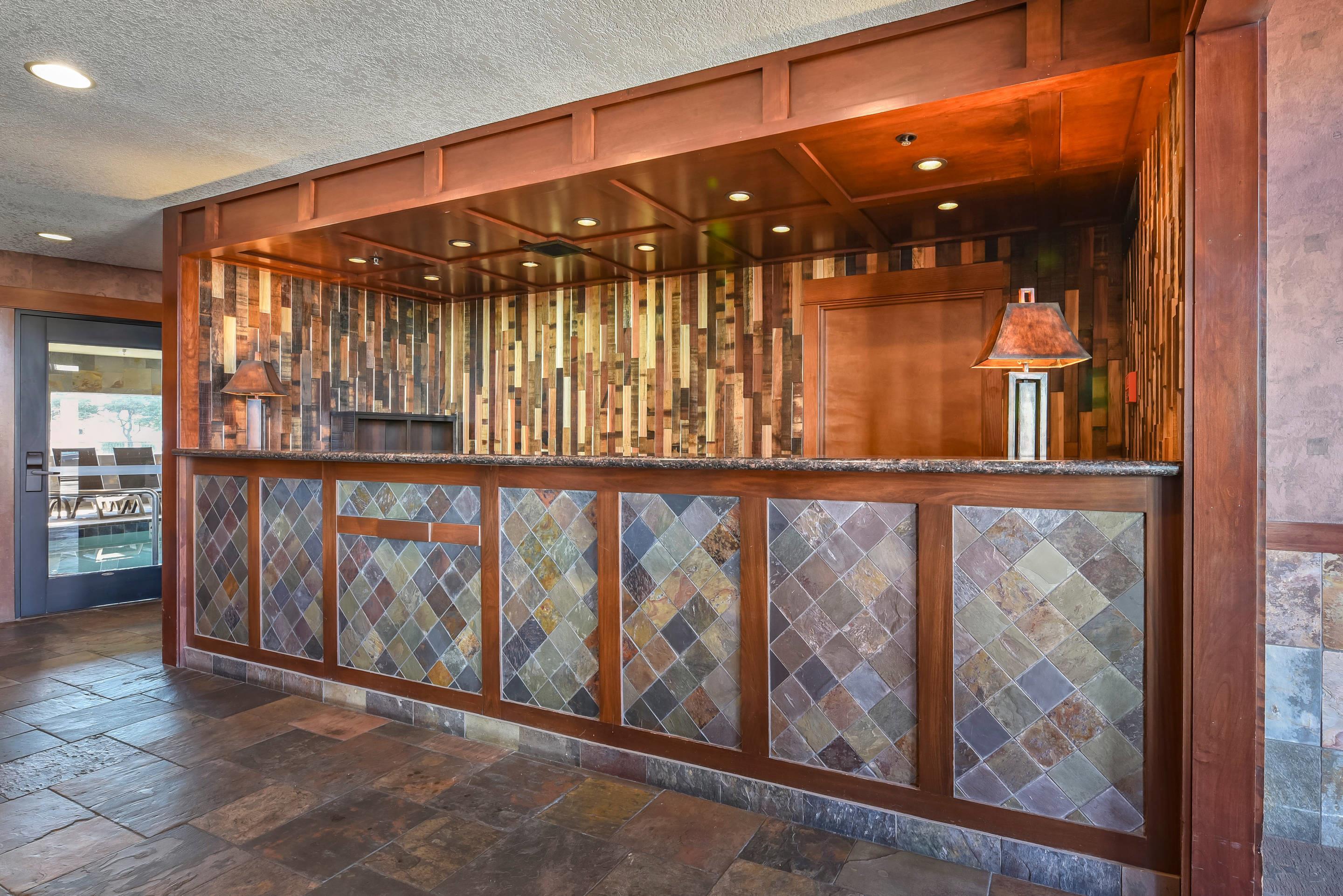 Front desk | Kathryn Riverfront Inn, an Ascend Collection Hotel