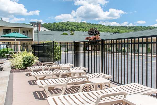 Pool - Quality Inn Bedford - I-70 & I-76, Exit 146