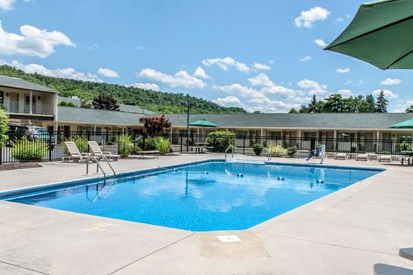 Pool - Quality Inn Bedford - I-70 & I-76, Exit 146