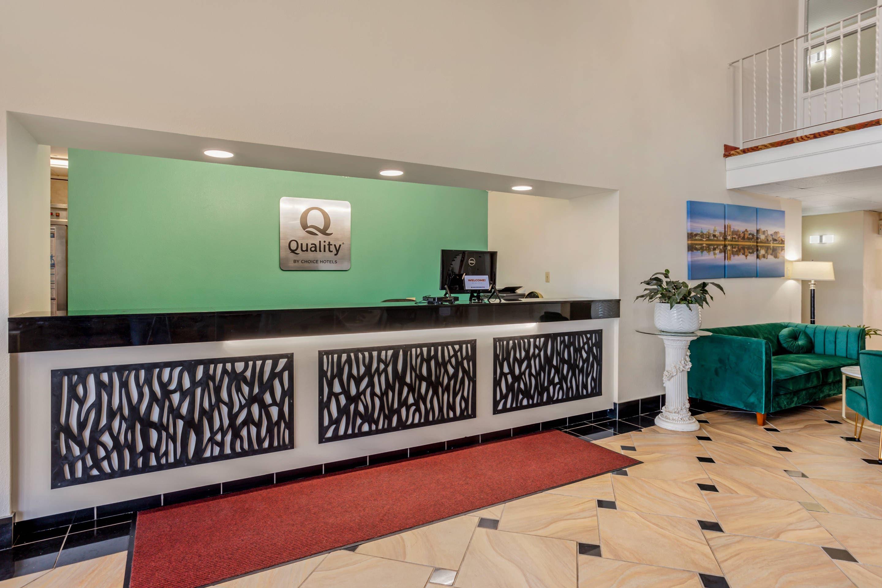 Front desk | Quality Inn Riverview Enola-Harrisburg
