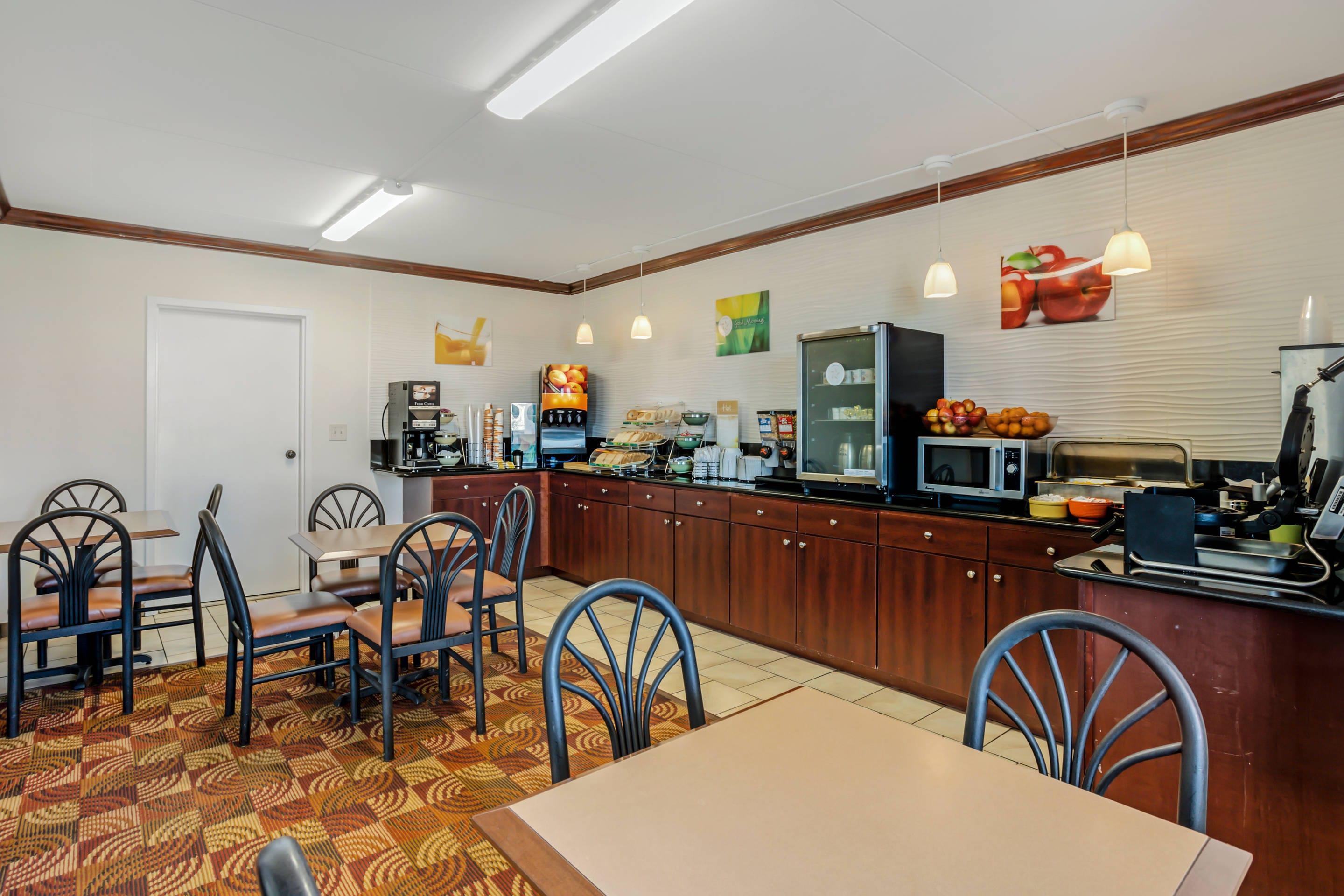 Breakfast area | Quality Inn Riverview Enola-Harrisburg