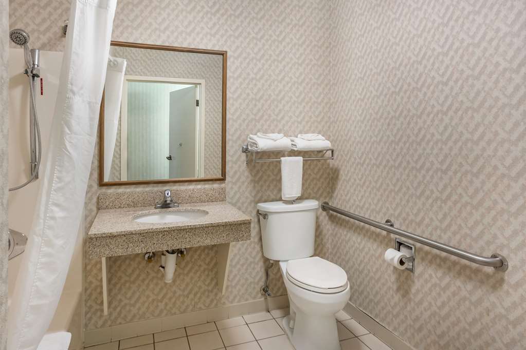QUALITY INN GETTYSBURG BATTLEFIELD-guestroom-Guest Room,Bathroom,On-Site.jpg