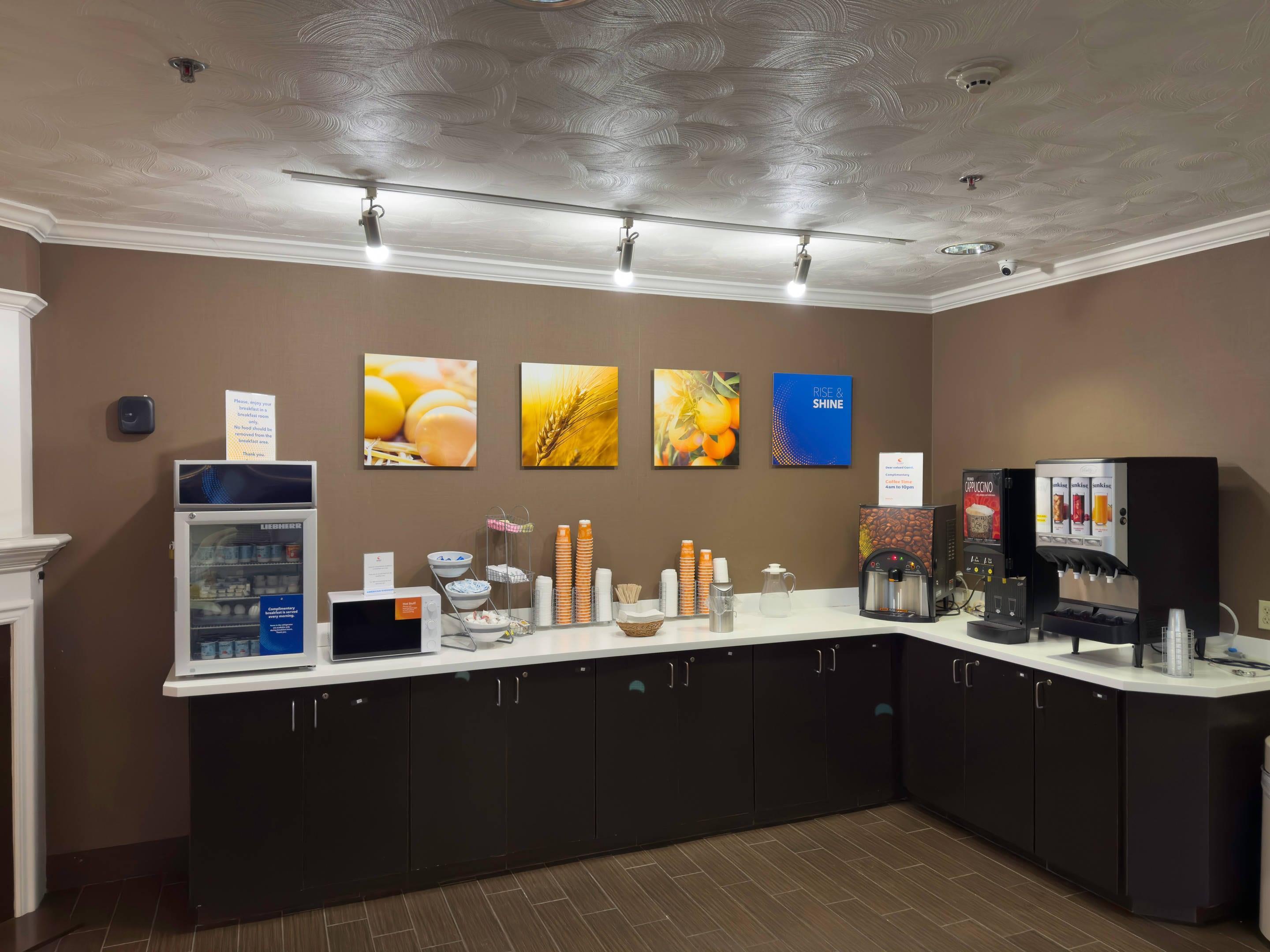 Free hot breakfast | Comfort Suites Scranton near Montage Mountain