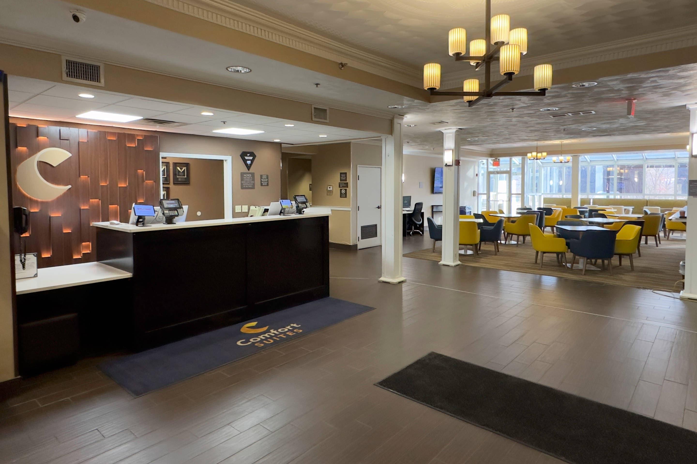 Hotel lobby | Comfort Suites Scranton near Montage Mountain