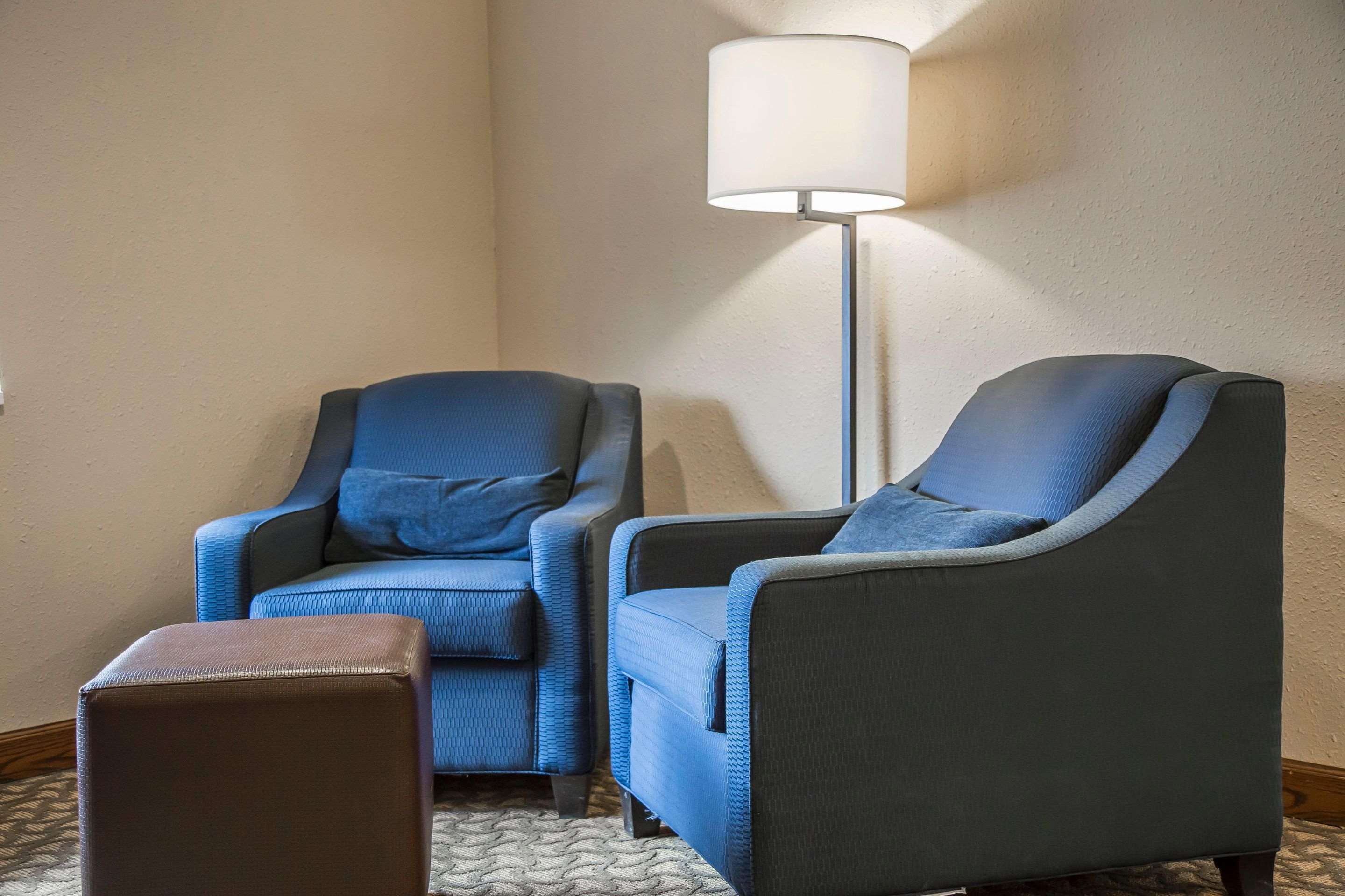 Sitting area | Quality Inn & Suites