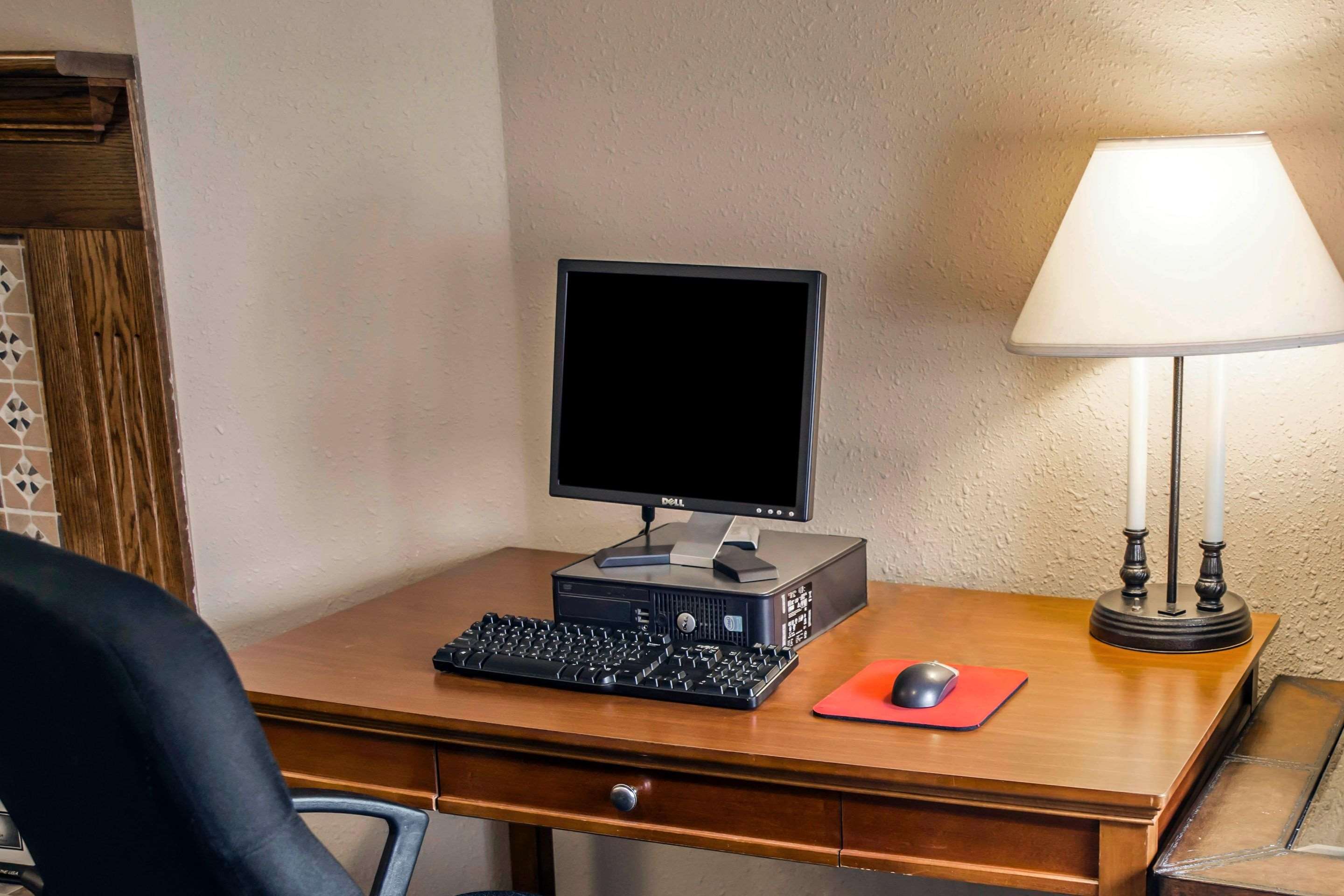 Business center | Quality Inn & Suites