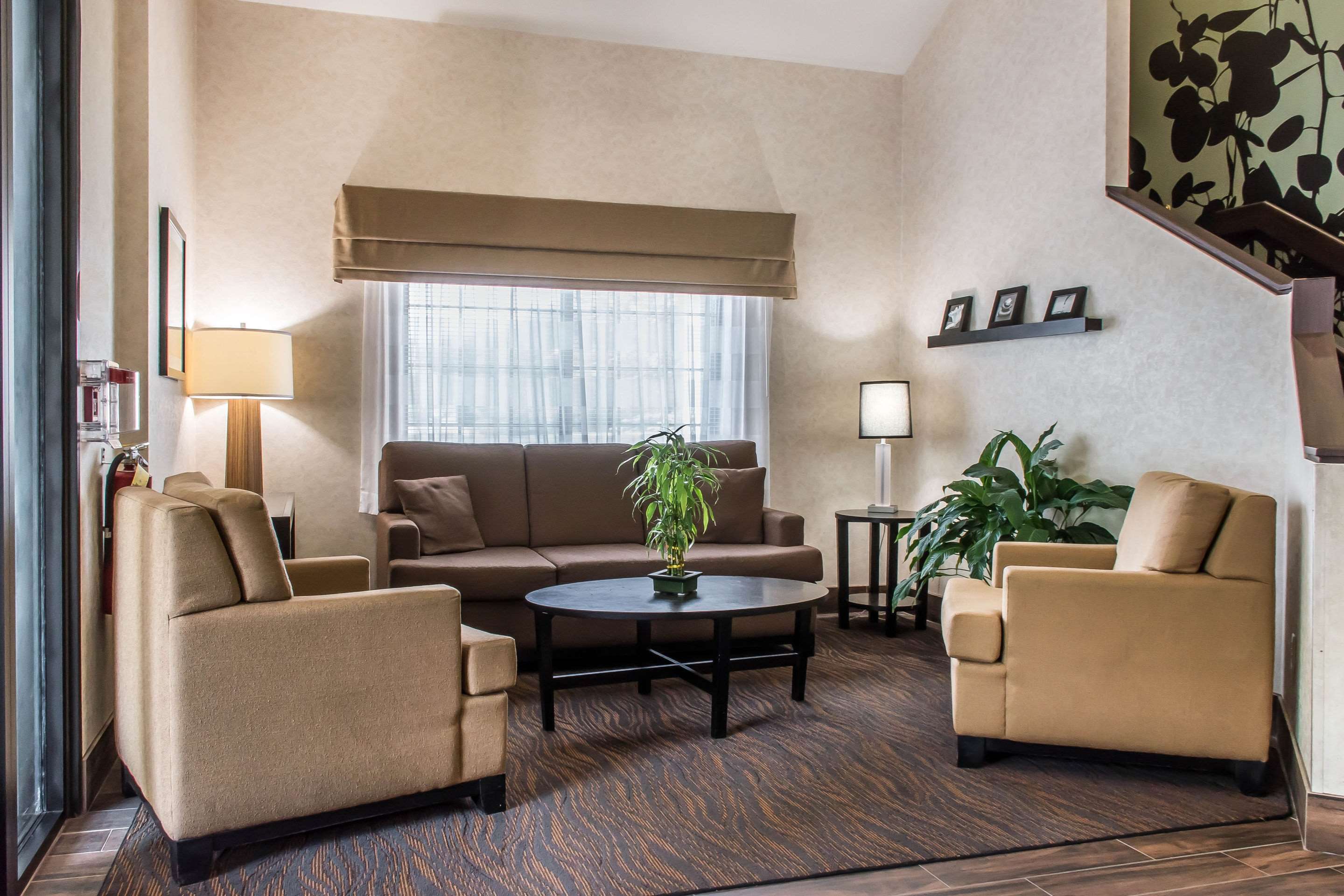 Lobby with sitting area