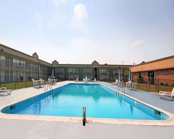 Pool - Quality Inn & Suites York