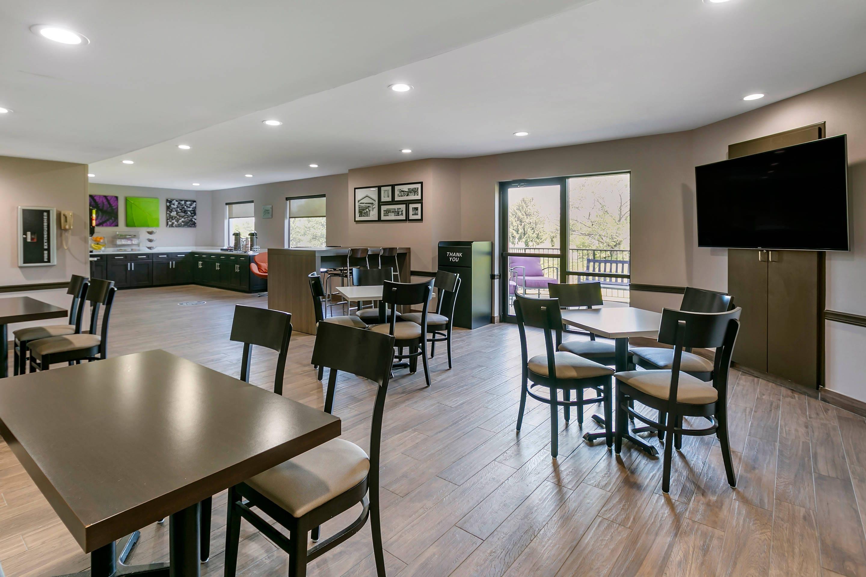 Breakfast area | Sleep Inn Allentown - Fogelsville