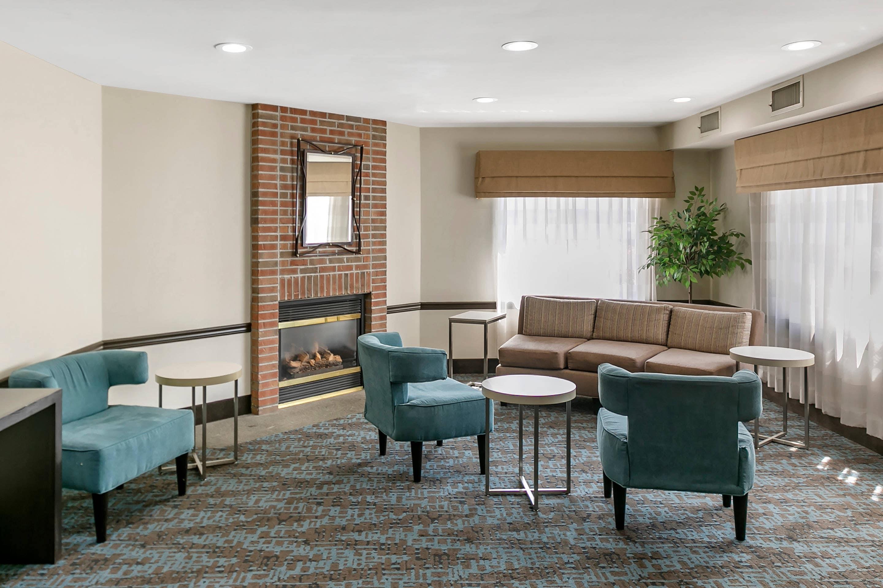 Lobby with sitting area | Sleep Inn Allentown - Fogelsville