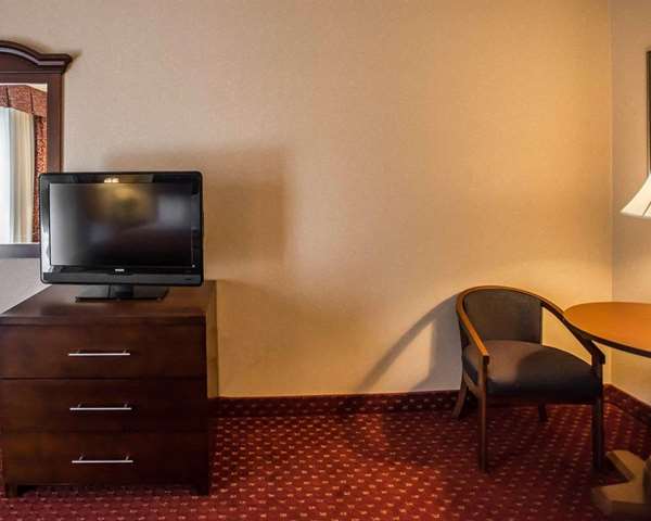 Suite - Comfort Inn Hamlin - I-84 Exit 17