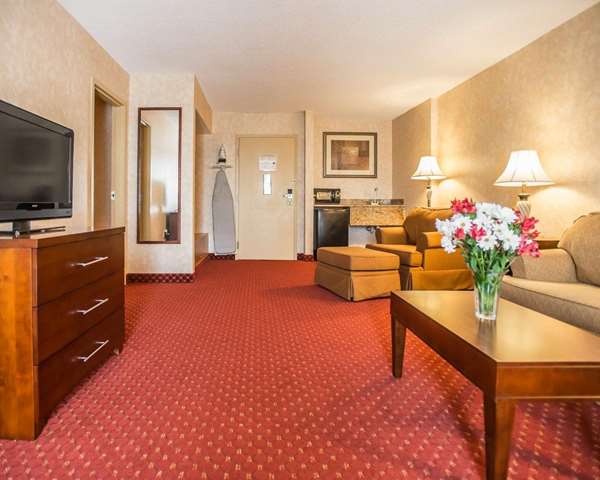 Suite - Comfort Inn Hamlin - I-84 Exit 17