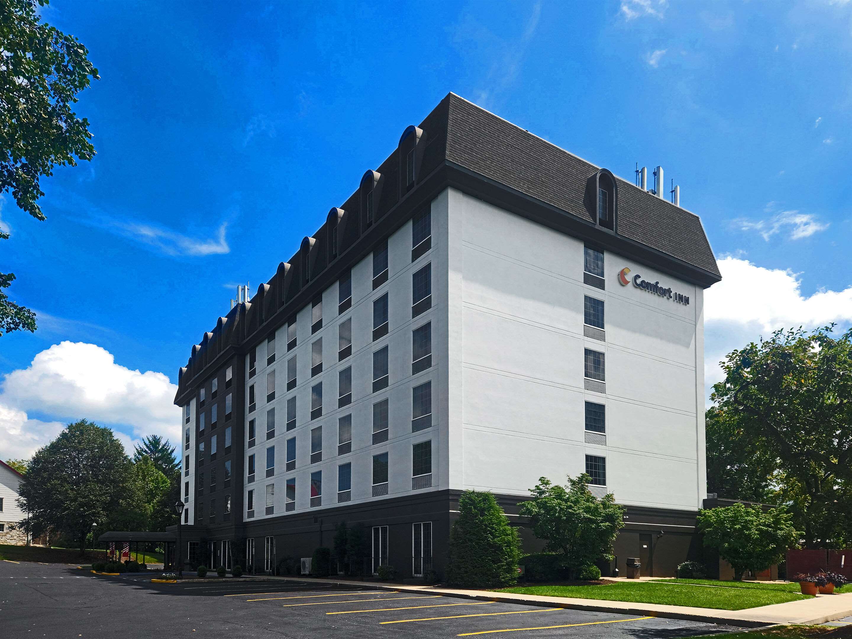 Hotel entrance | Comfort Inn at the Park