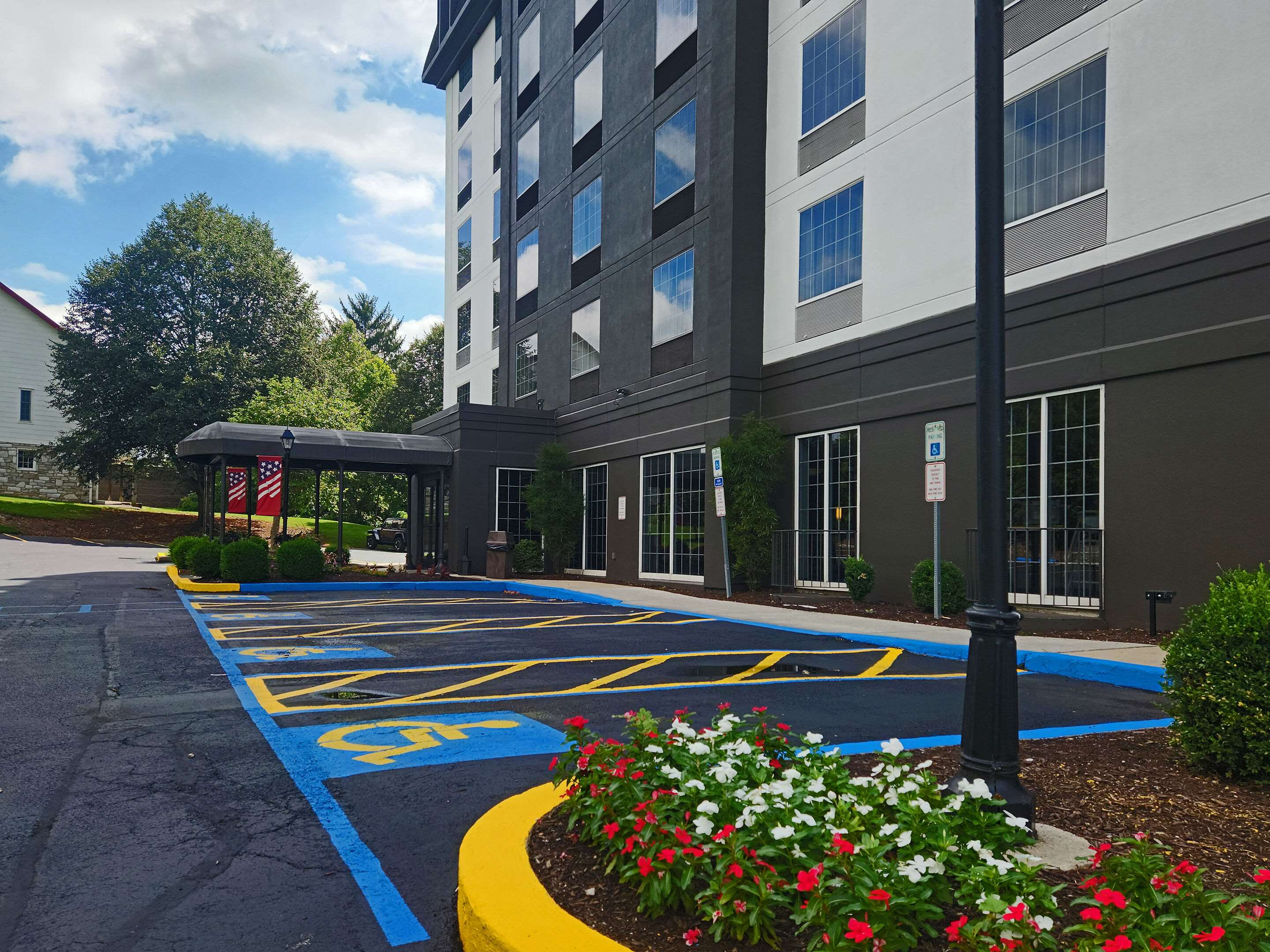Hotel entrance | Comfort Inn at the Park