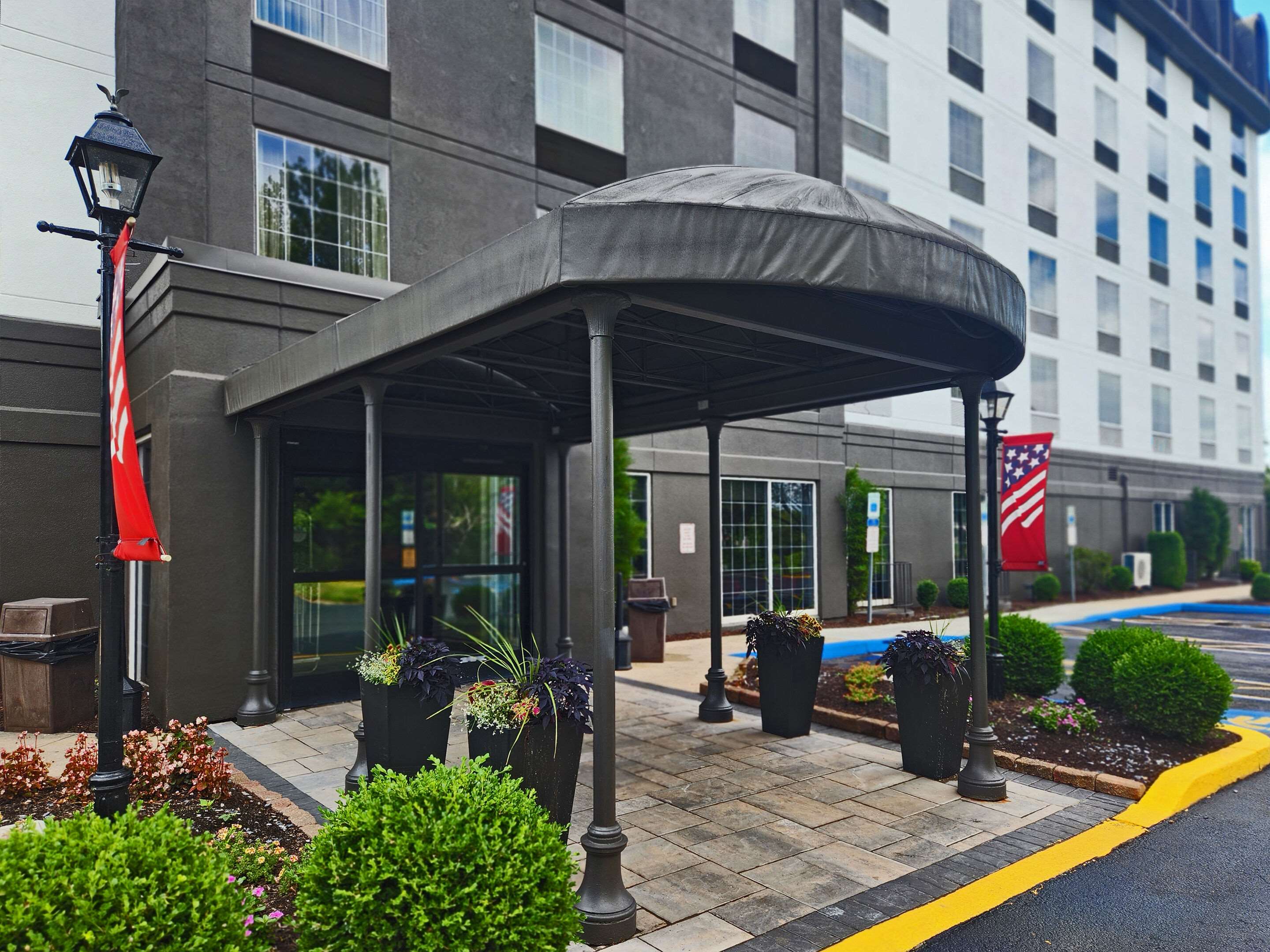 Hotel entrance | Comfort Inn at the Park