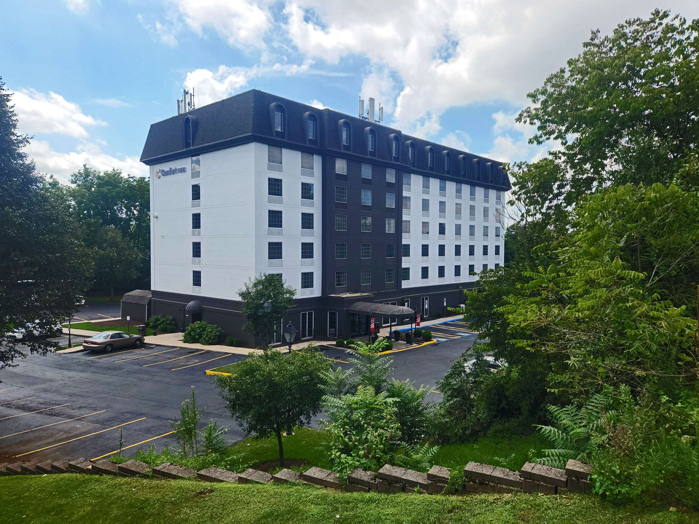 Hotel entrance | Comfort Inn at the Park