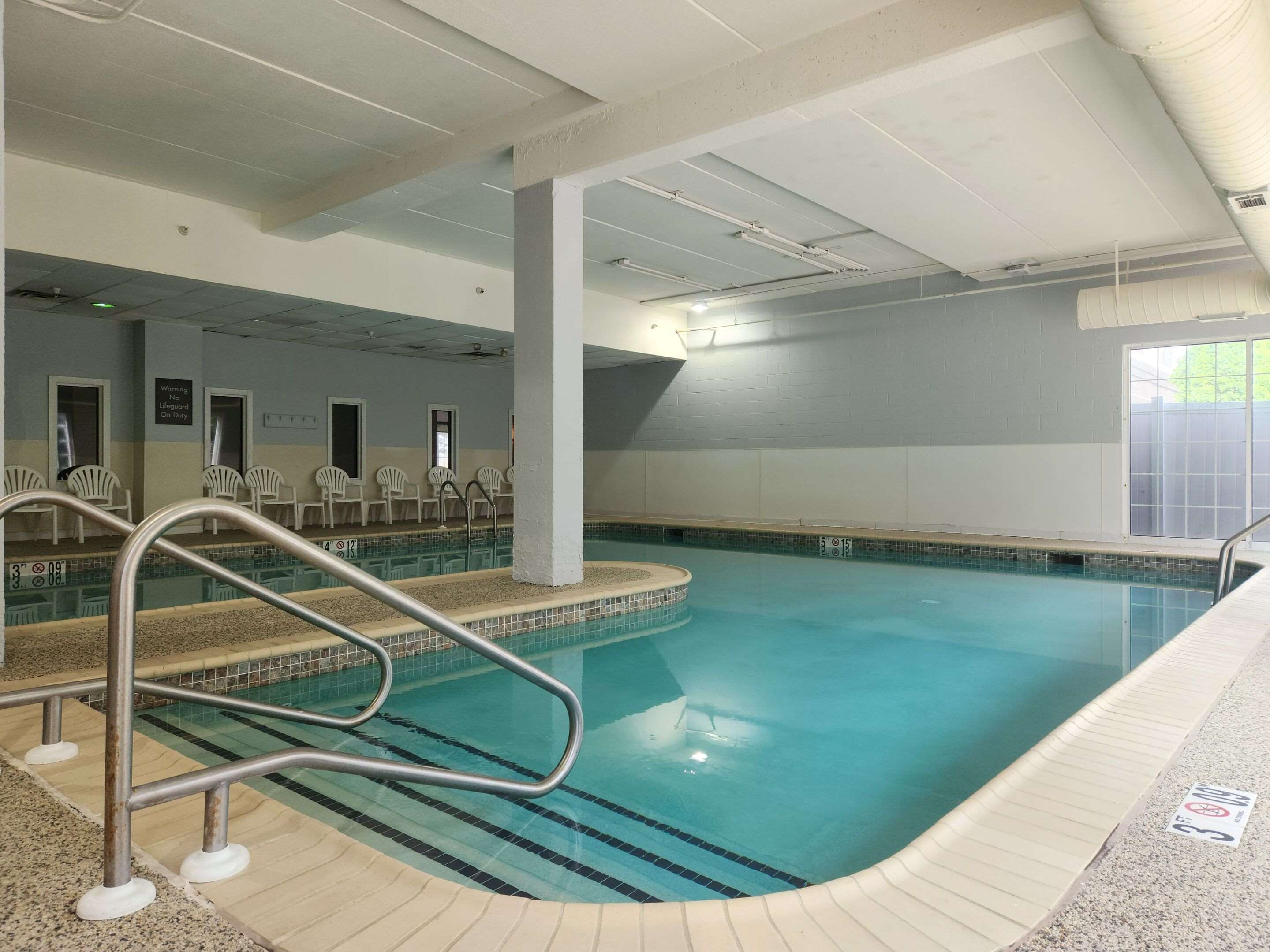 Indoor pool | Comfort Inn at the Park