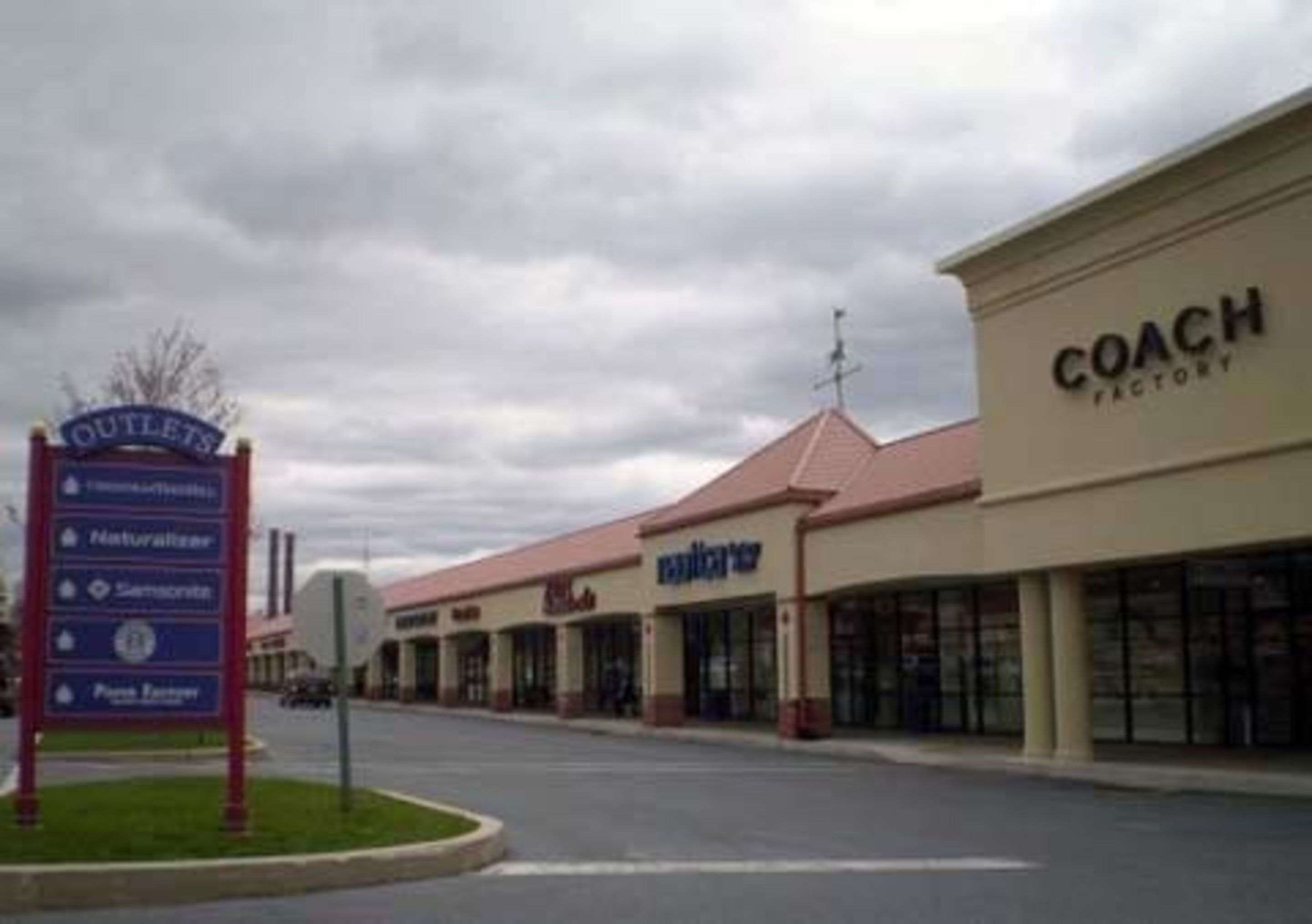 Nearby shopping area | Comfort Inn at the Park