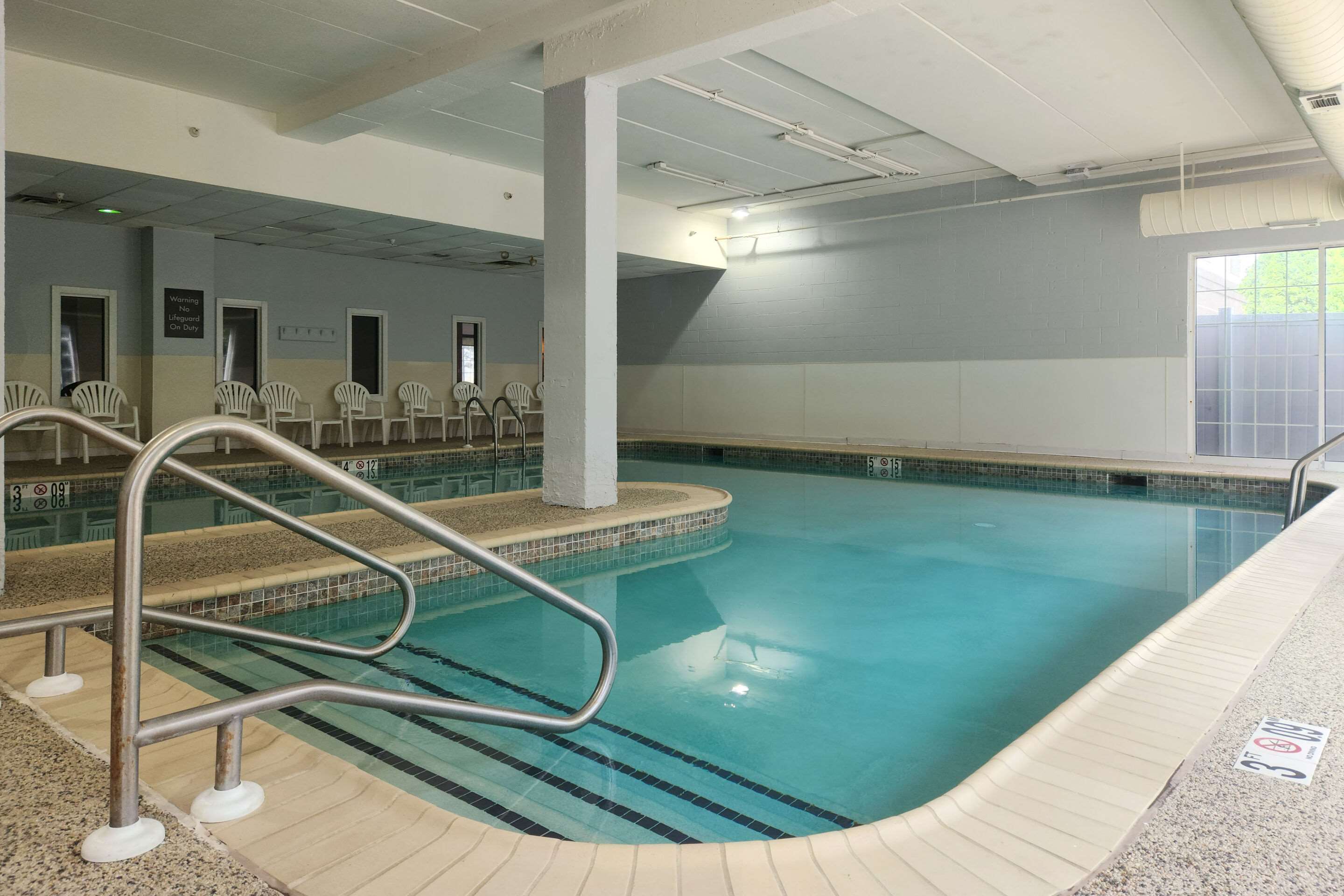 Indoor pool | Comfort Inn at the Park