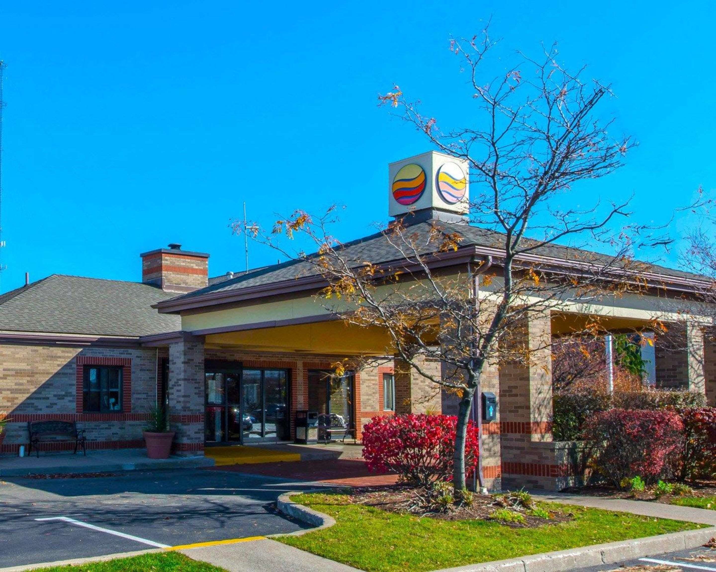 Hotel entrance | Comfort Inn & Suites